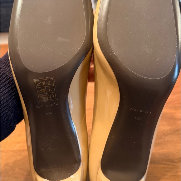 Tory Burch Beige Patent Leather Flats - Picture 4 of 10